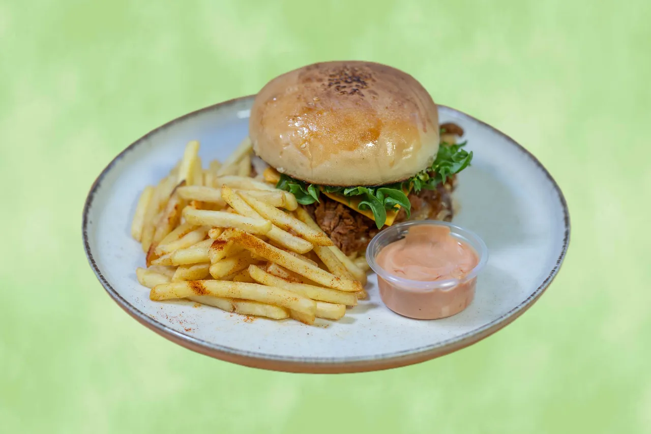KAWALI CHICKEN BURGER