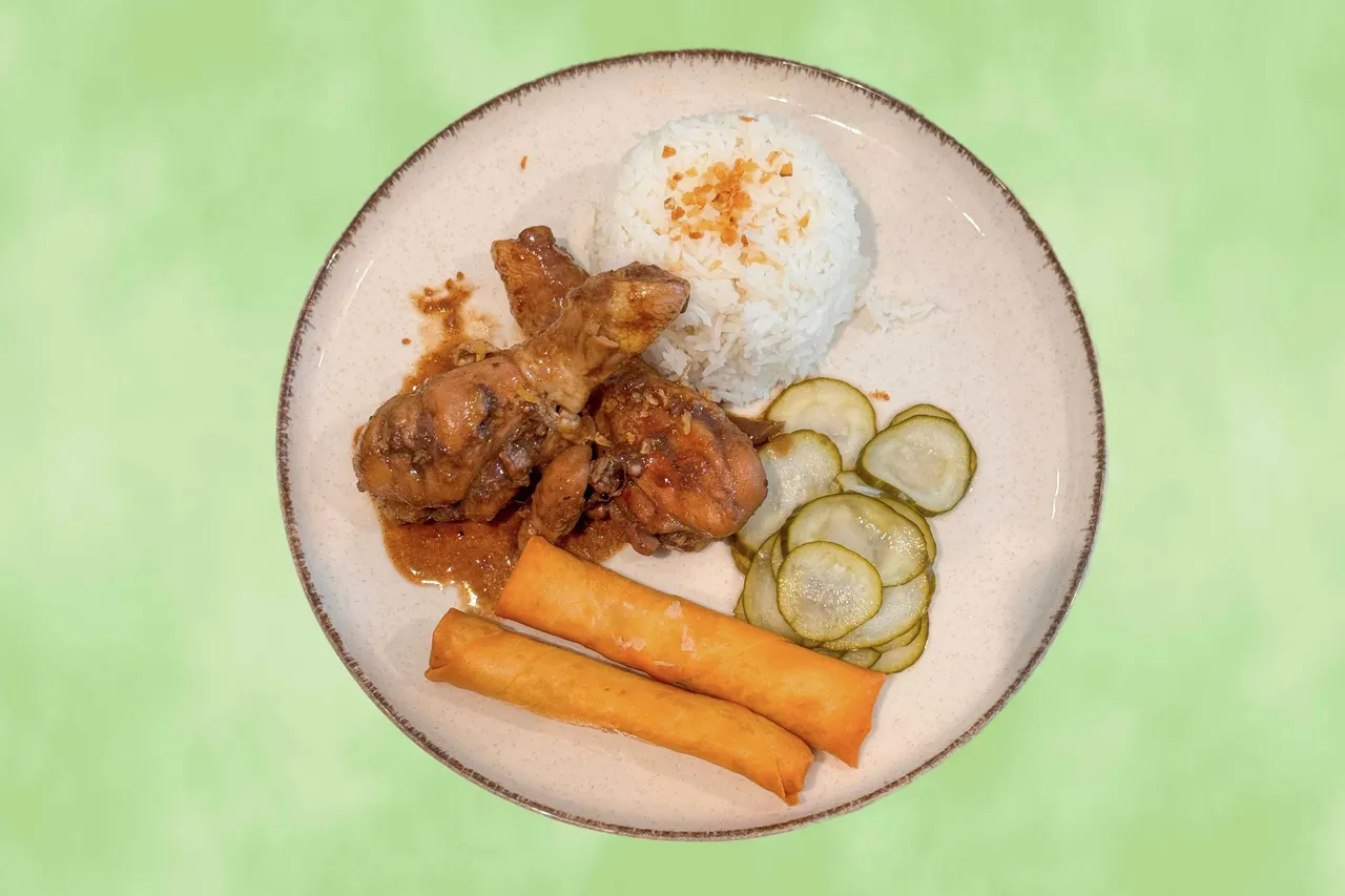 CHICKEN ADOBO (M)